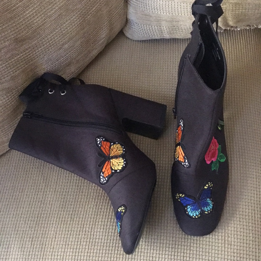 Asos Black embroidered flowers and butterflies ankle boots block heel size 8 - Picture 8 of 11